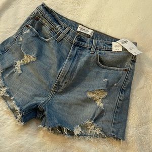 Abercrombie & Fitch Distressed High Rise Mom Short size 28/6